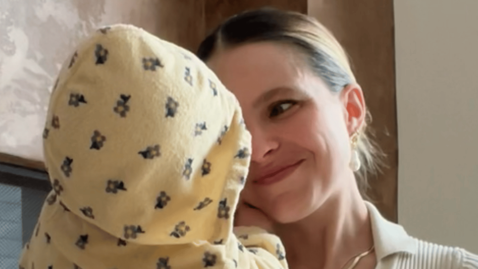 Une séance de photos très douloureuse pour Sarah-Jeanne Labrosse!