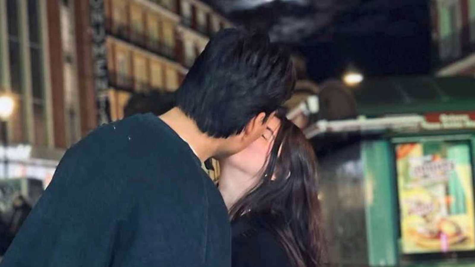 Charlie Lemay-Thivierge profite d'un séjour en Espagne avec son amoureux qui habite là-bas
