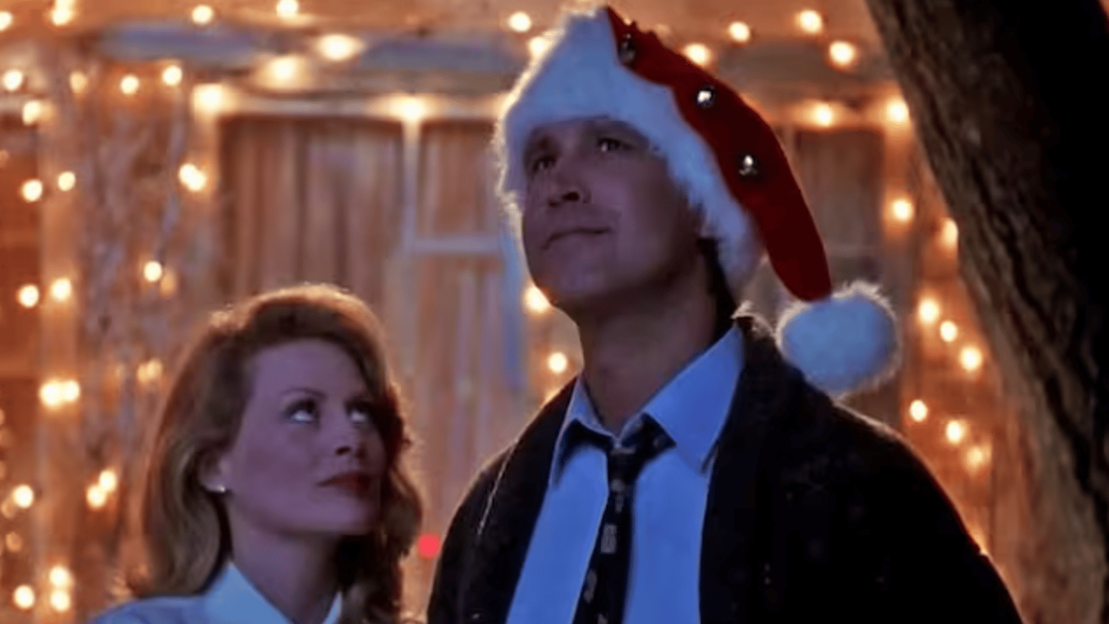 Chevy Chase du film ''Le Sapin a des Boules'' fait une rare sortie publique à l'occasion de Noël