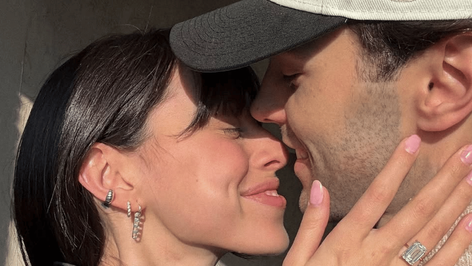 Noémie Lacerte partage des photos de sa bague après ses fiançailles avec Alexandre Nichols 
