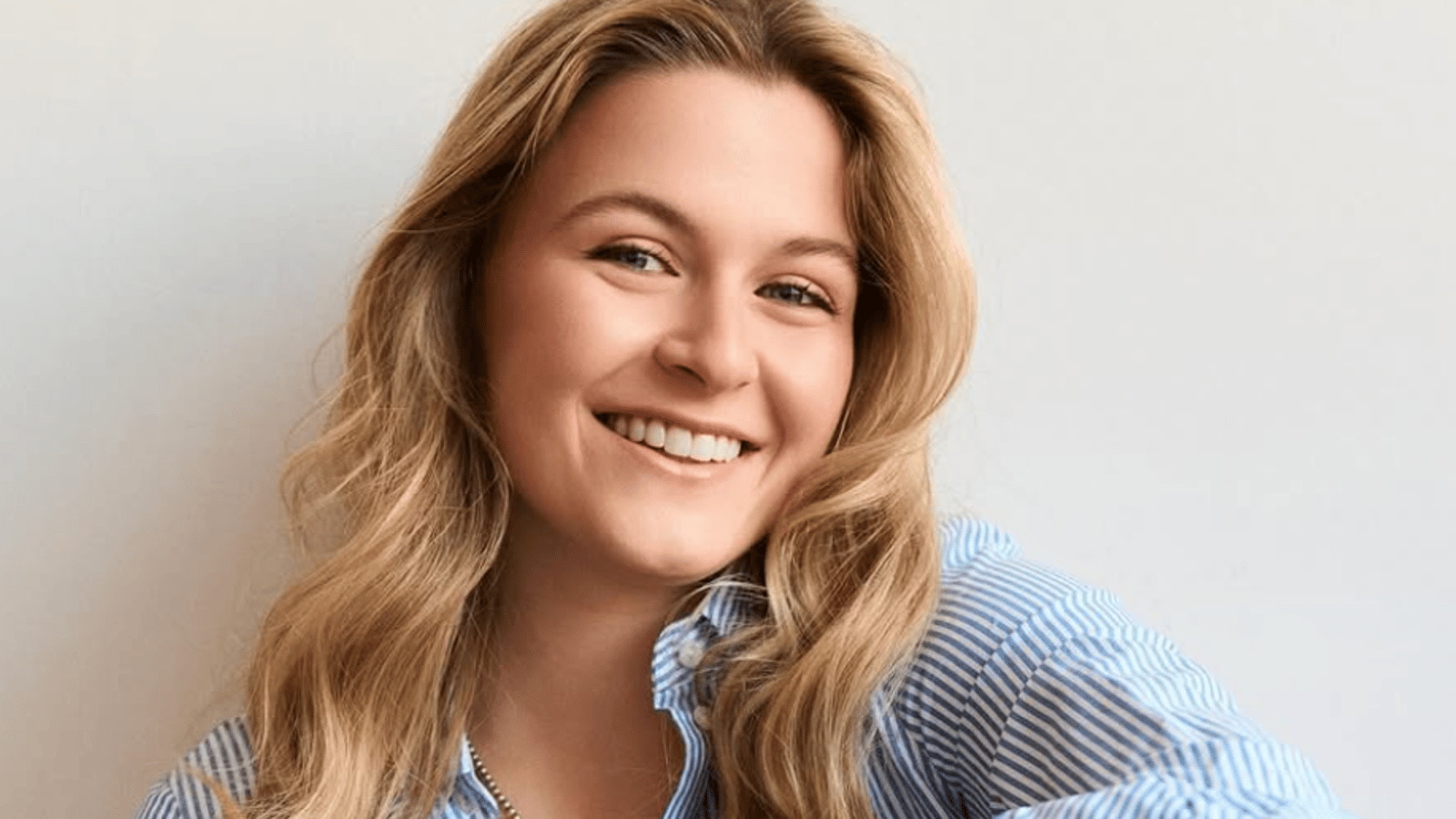 La fille de Véronique Cloutier et Louis Morissette publie des photos de son voyage en France et un détail retient l'attention