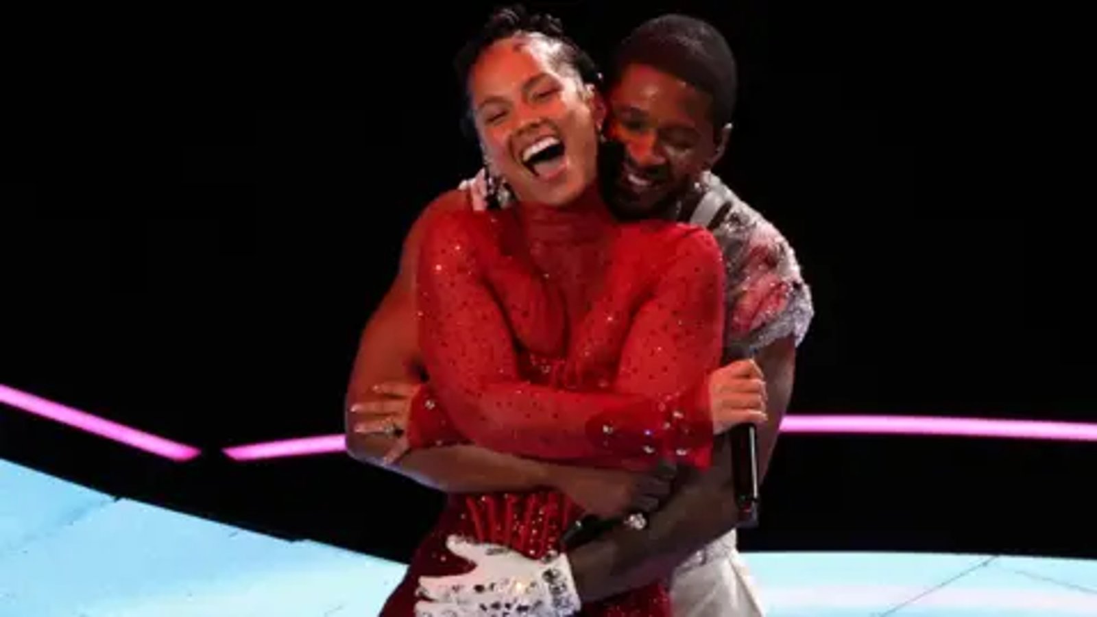 Le comportement d'Usher à l'endroit d'Alicia Keys vivement critiqué pendant le show de la mi-temps du Super Bowl