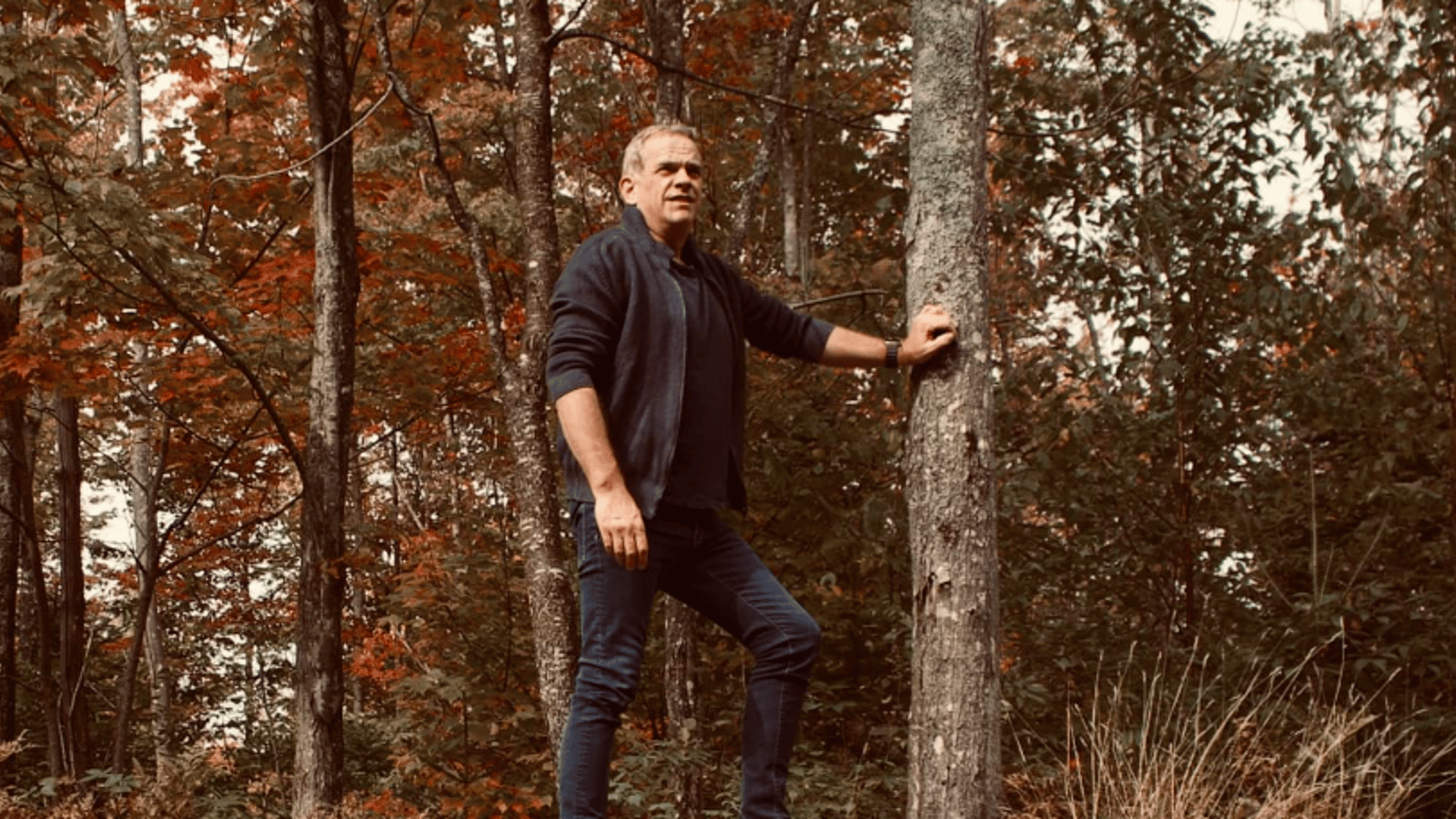 Loin des projecteurs, Garou s'est acheté une forêt et s'adonne à une activité surprenante !