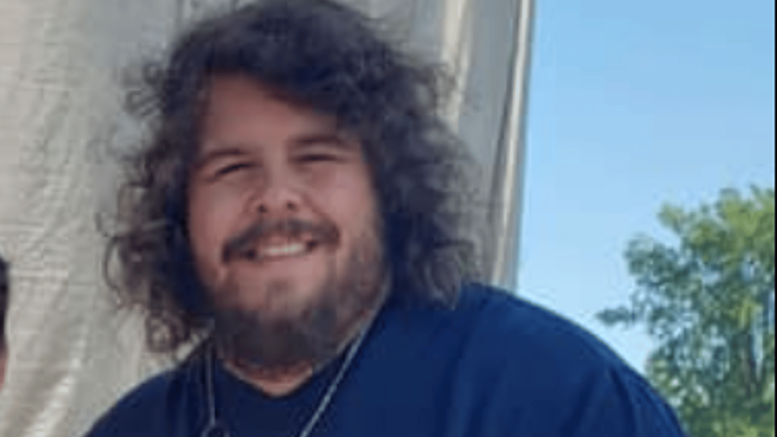 Sonny Caouette de 2Frères annonce être en couple et révèle l'identité de sa nouvelle blonde