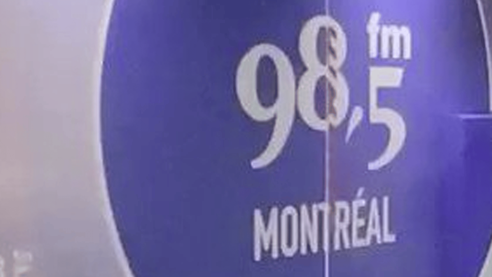 Coup de théâtre au 98,5 FM alors qu'un chroniqueur populaire est suspendu