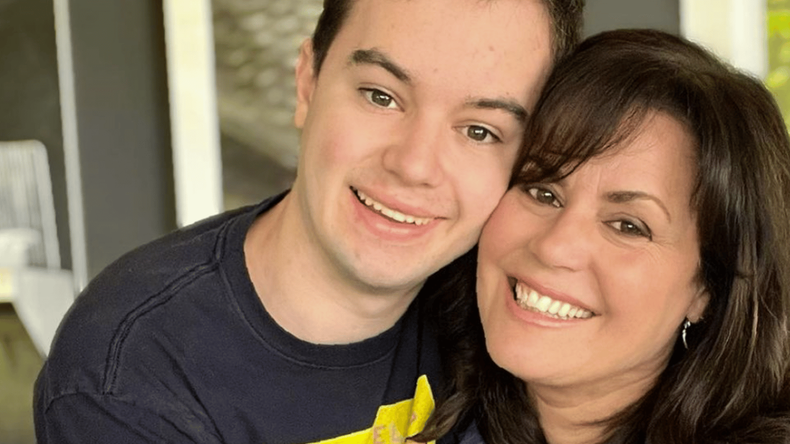 Benjamin Gratton célèbre ses 22 ans et sa maman Patricia Paquin partage une adorable photo