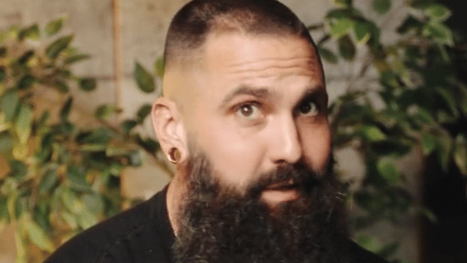 L'influenceur Julien Bournival s'en prend au Père Noël et il dit que son fils « n'ira pas à l'école »