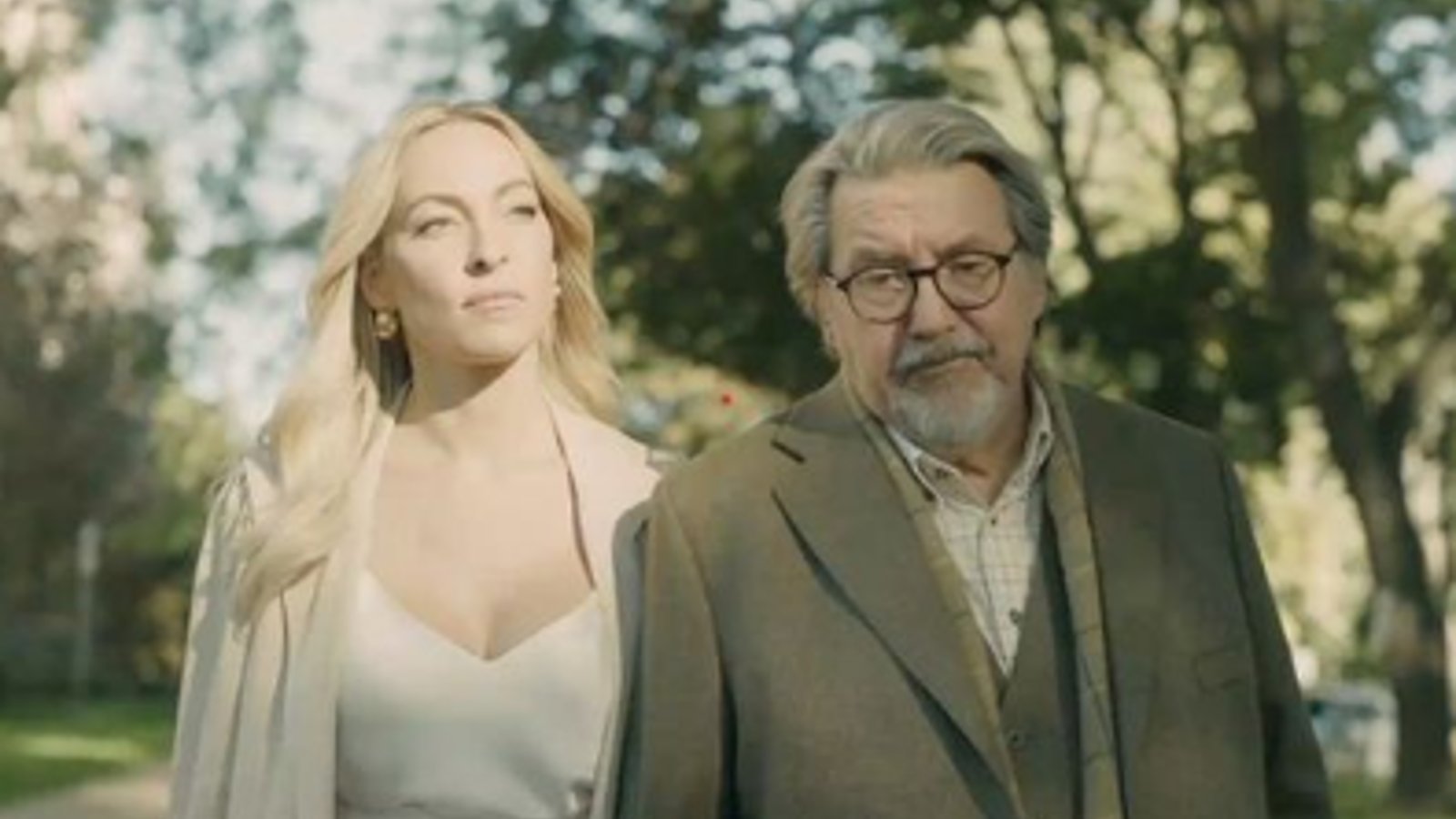 Voici la bande-annonce du nouveau film de Denys Arcand qui met en vedette Rémy Girard et Marie-Mai