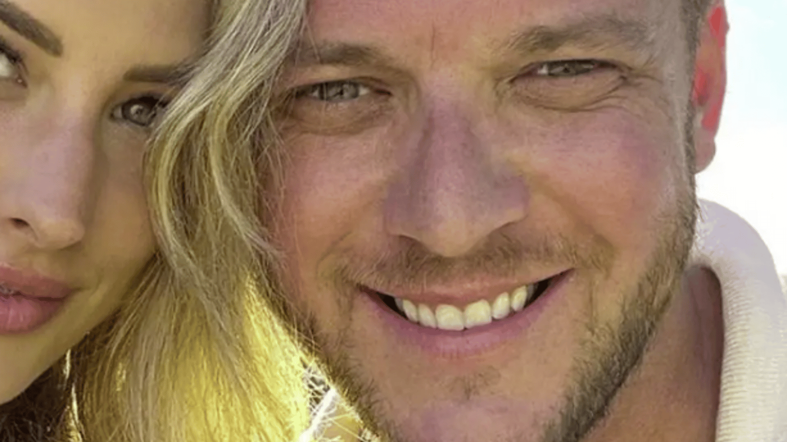 Voici de nouveaux détails concernant la nouvelle blonde de Mathieu Baron