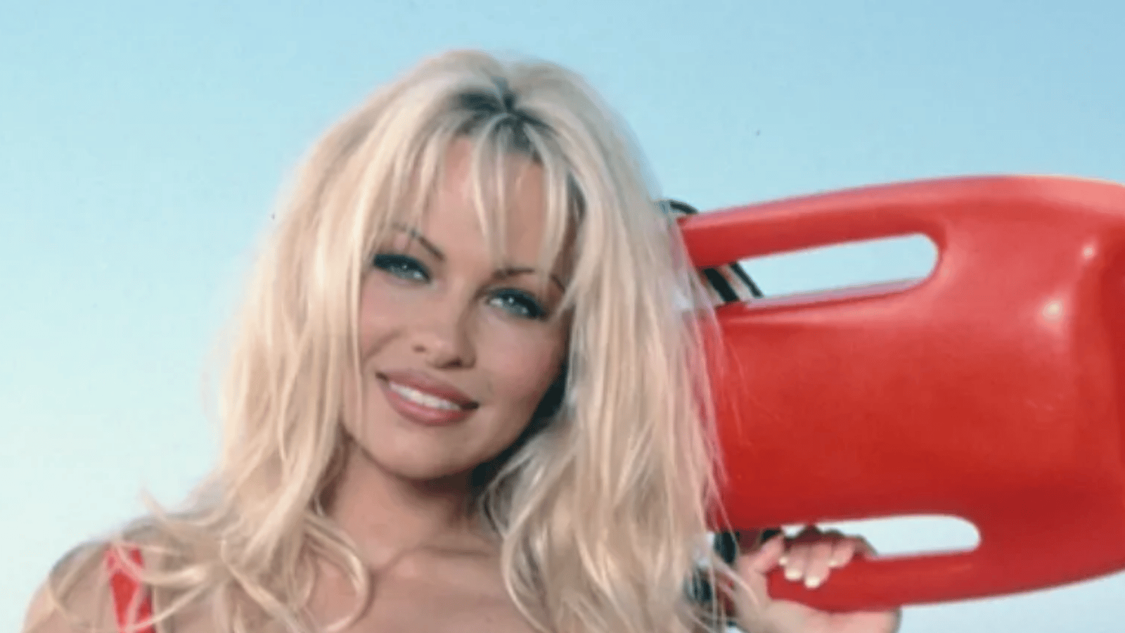 Pamela Anderson fait fureur avec son nouveau look qui rappelle «Alerte à Malibu» 