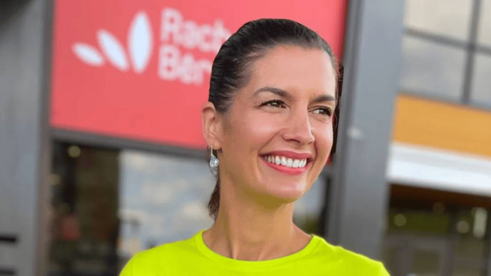 Geneviève Guilbault prend la pose avec ses amies lors d'une occasion spéciale