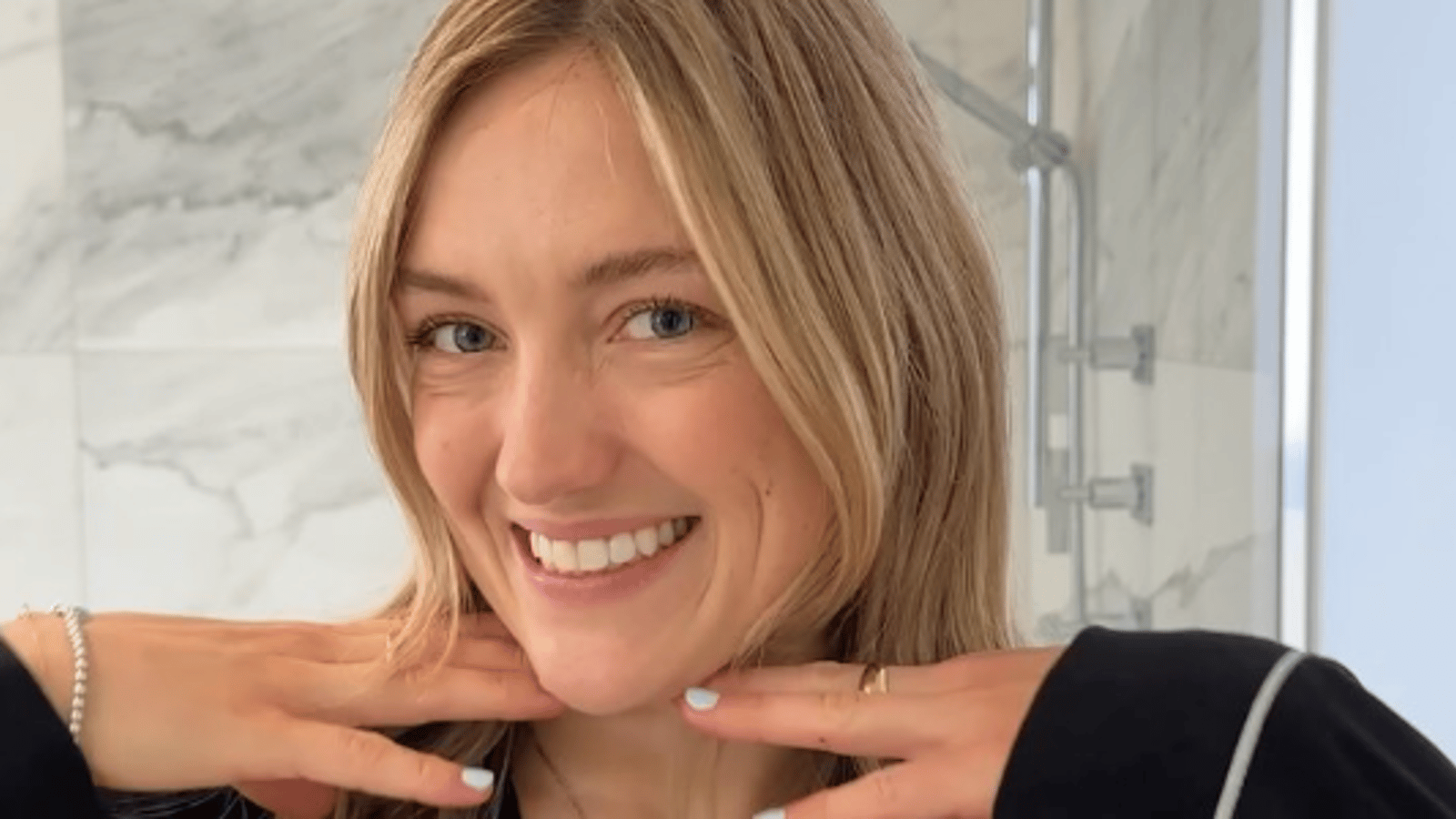 Justine Dufour-Lapointe profite de son été en bikini sur un voilier
