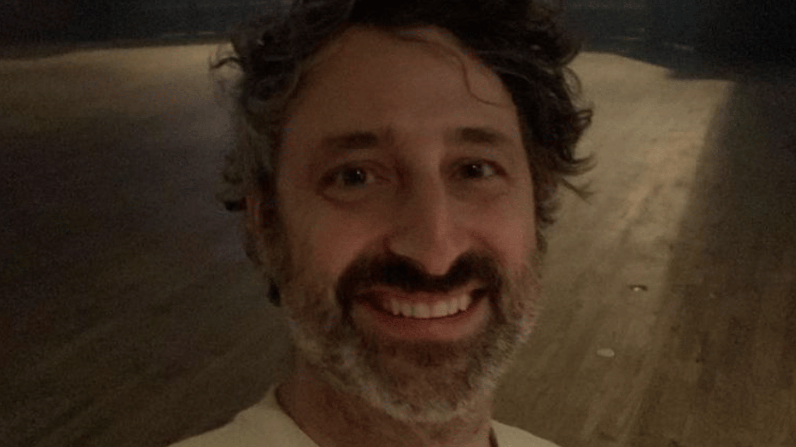 Louis-Jean Cormier apparaît sur une rare photo de couple avec sa blonde connue