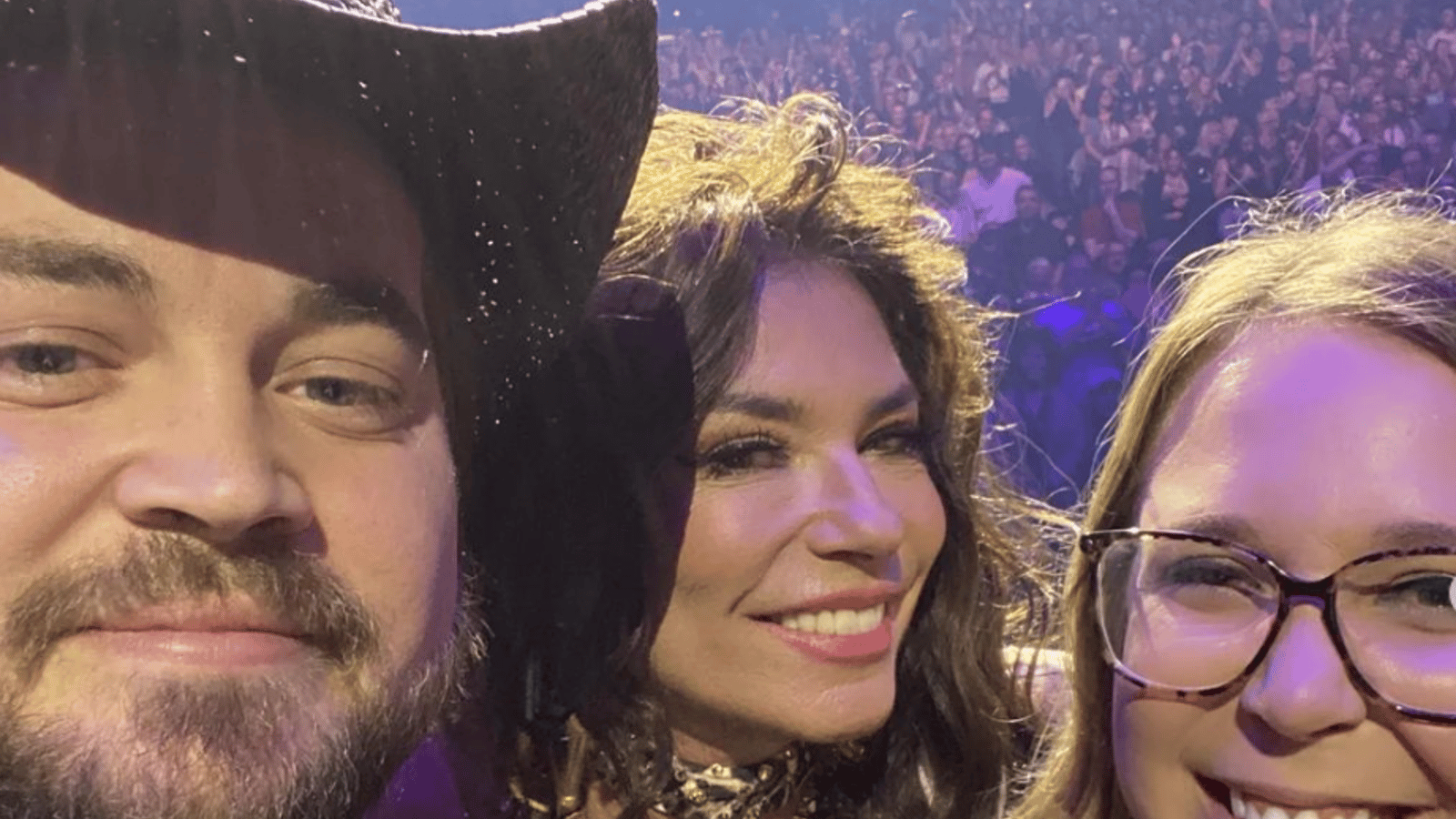 Shania Twain invite un couple sur scène après une demande en mariage