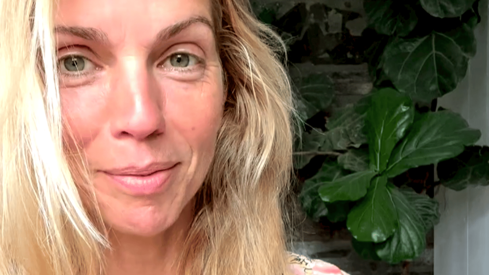Impossible de résister à Jacynthe René avec cette superbe robe rouge