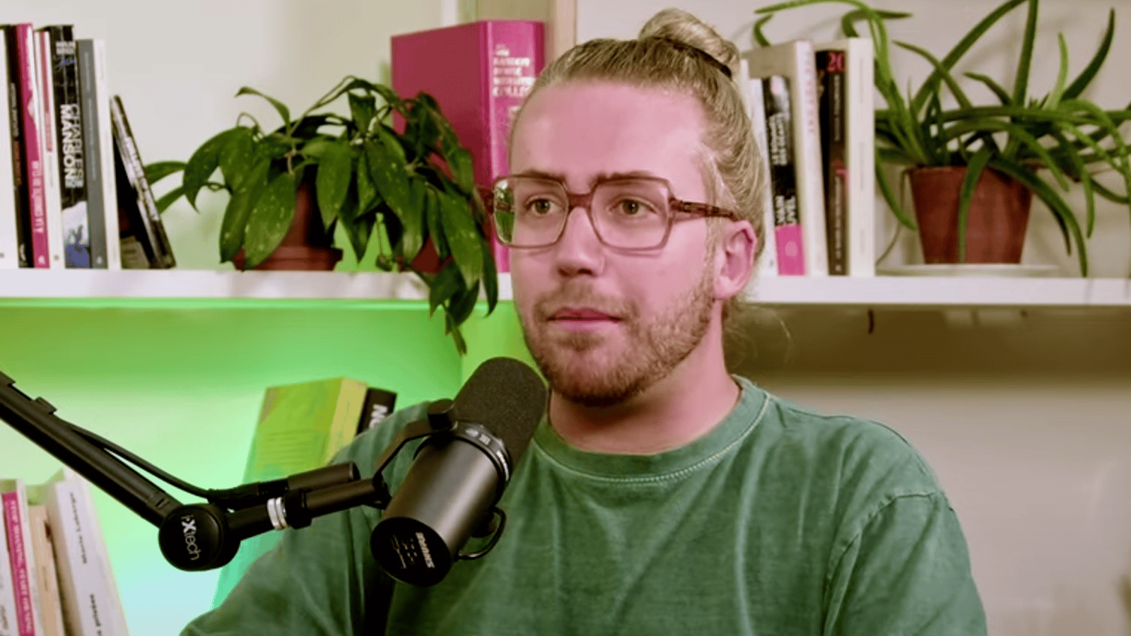 Mathieu Dufour dévoile que sa sœur lui a fait une intervention après avoir connu du succès rapidement