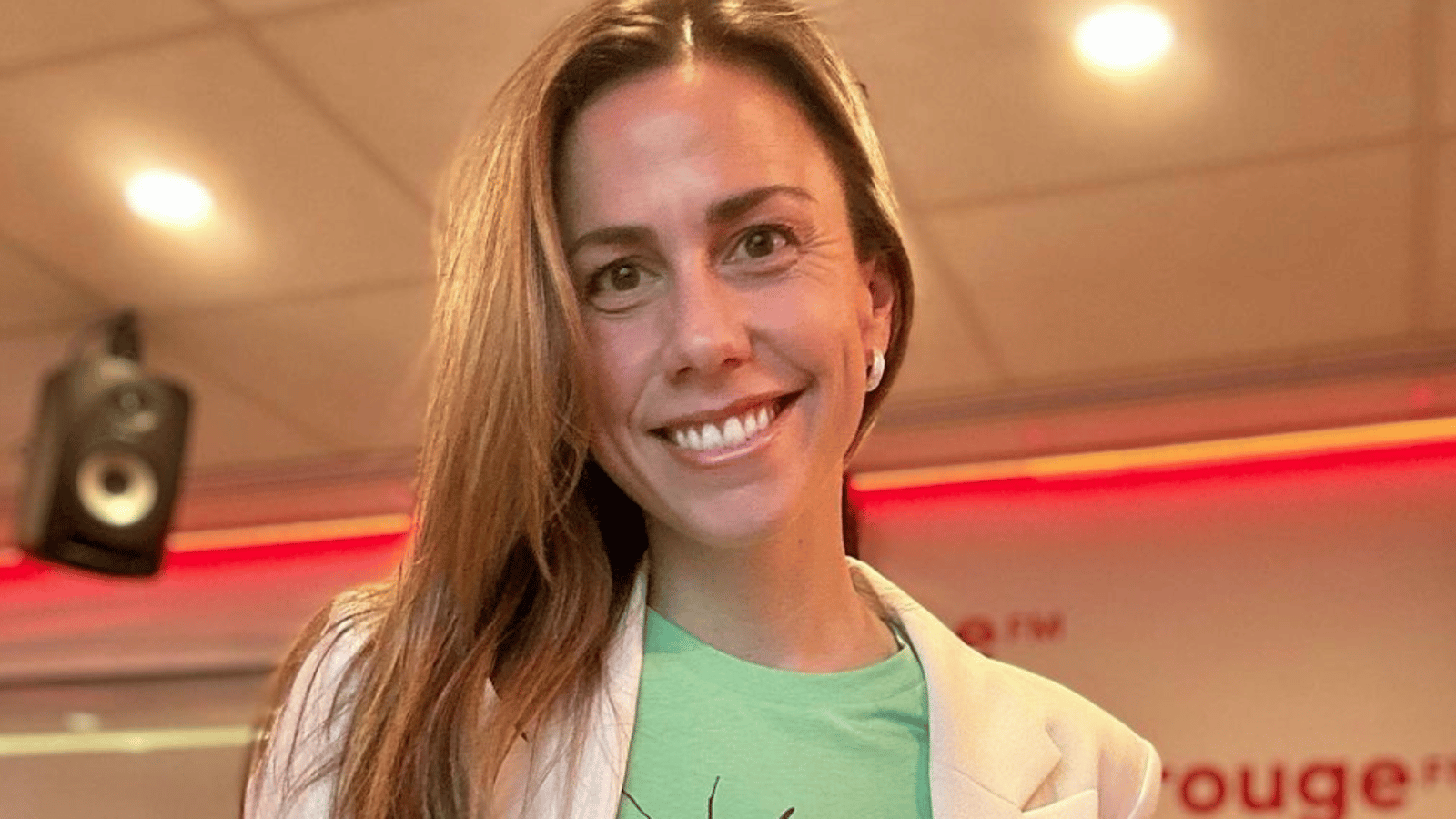 Julie St-Pierre enflamme le web dans une photo aux côtés d'AJ des Backstreet Boys