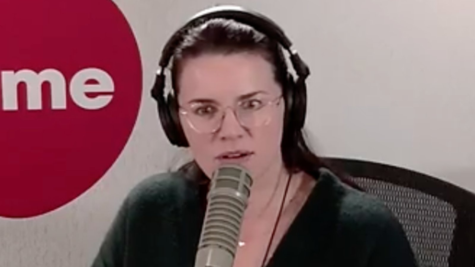 Marie-Eve Janvier se fâche contre le chum de Maripier Morin en direct en ondes
