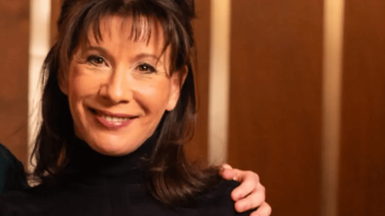 Sylvie Léonard surprend tout le monde avec un chandail transparent lors de la rentrée à Radio-Canada