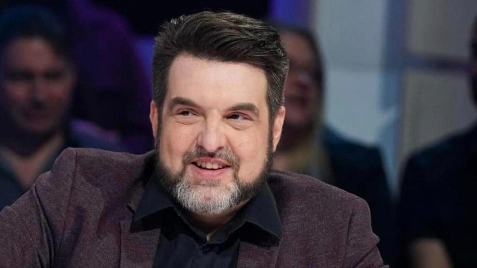 MC Gilles lance un cri du cœur sur le plateau de Tout le monde en parle après son congédiement 