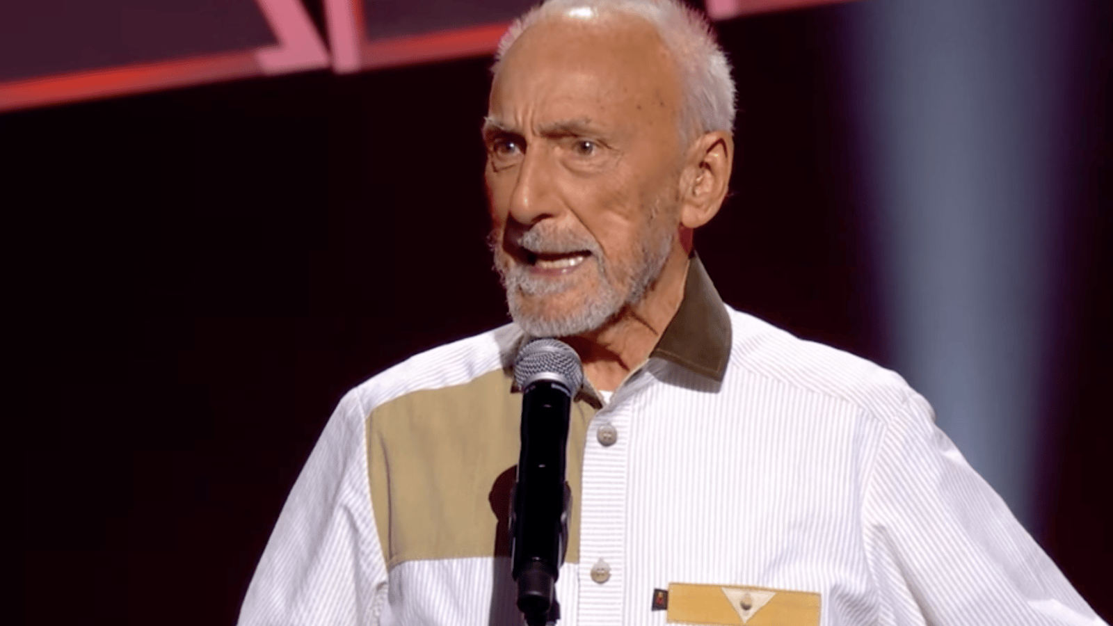 Yvon Deschamps vole la vedette sur cette magnifique photo en compagnie de plusieurs stars du showbiz québécois