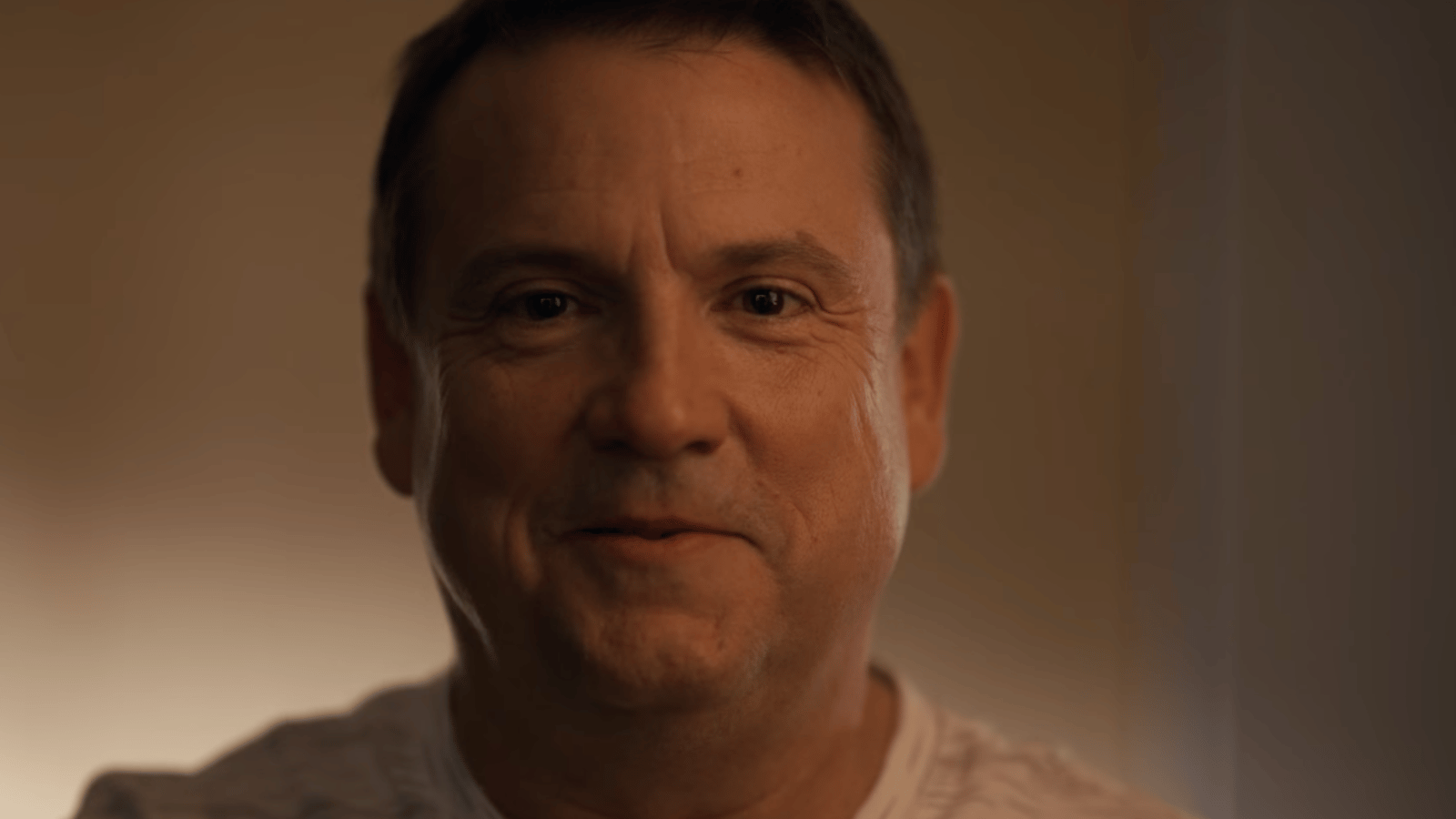 La bande-annonce de la nouvelle série mettant en vedette Claude Legault est enfin dévoilée