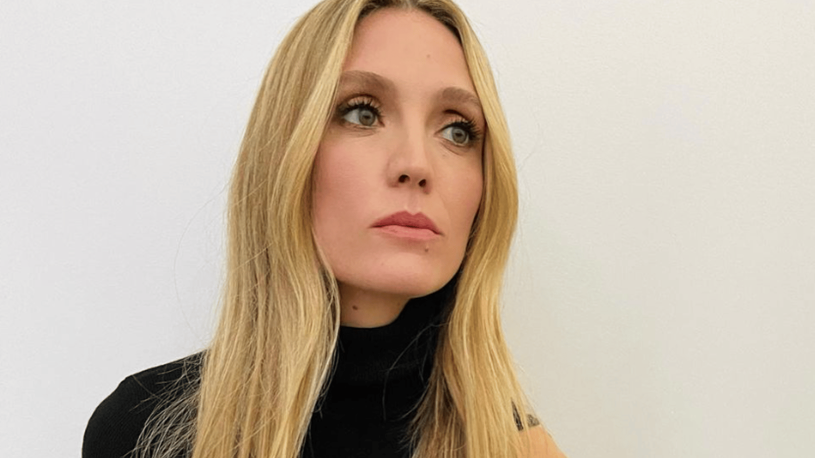 Evelyne Brochu partage une rare photo de ses jumeaux et ils ont tellement grandi !