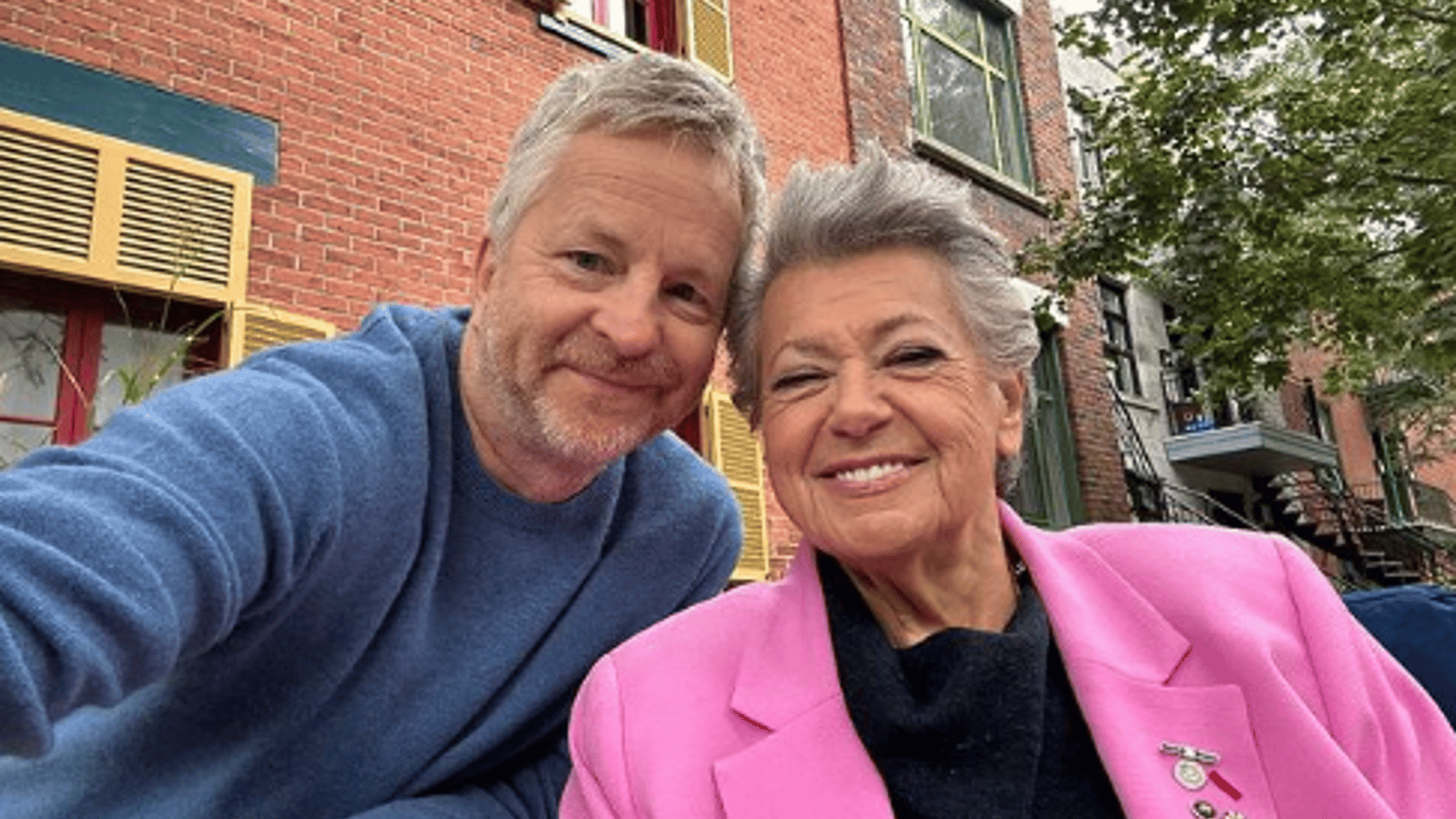 Ginette Reno sort et prend la pose avec André Robitaille pour nous présenter son nouveau projet