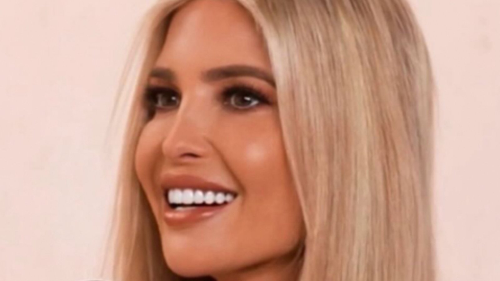 La robe estivale d'Ivanka Trump fait beaucoup jaser les internautes
