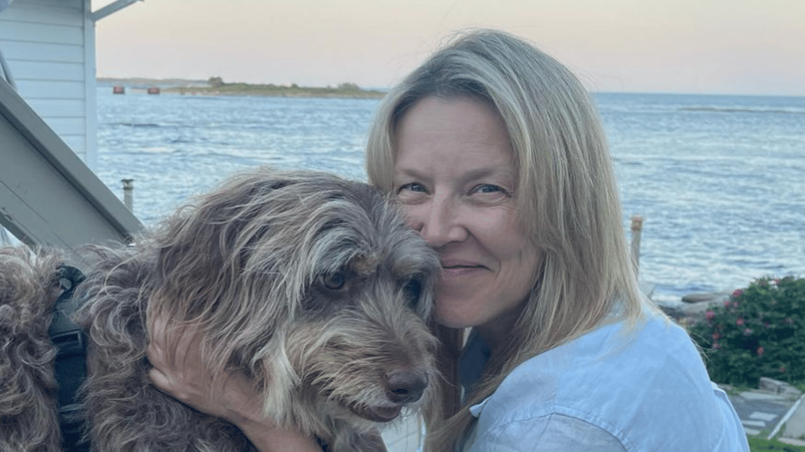 Julie Bélanger publie un rare cliché de sa maison