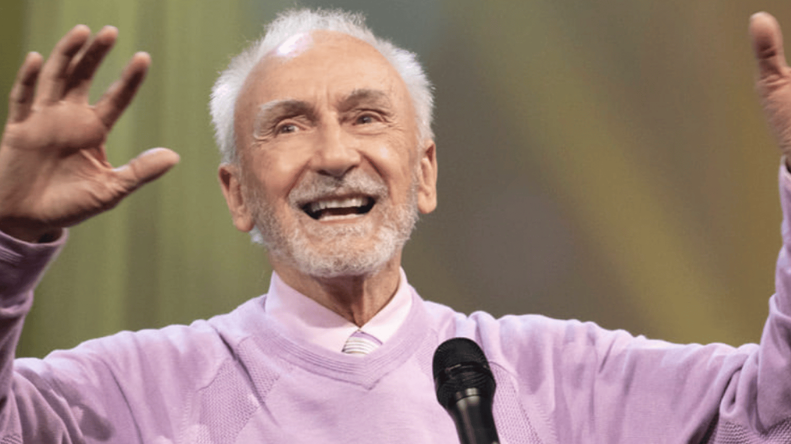 Yvon Deschamps fait ses adieux et s'adresse à ses fans pour une dernière fois
