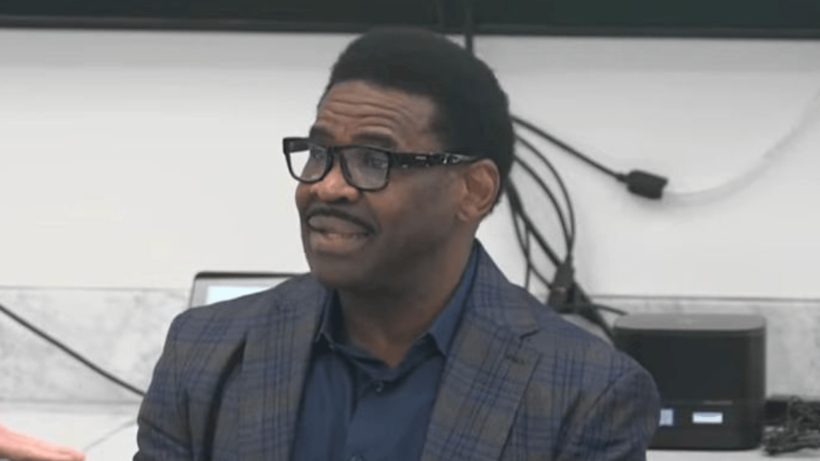 Michael Irvin: “This sickens me!” 