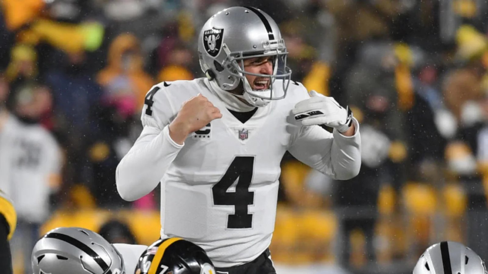 JUST IN: Raiders officially bench Derek Carr 