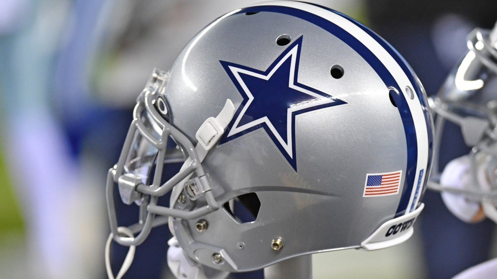 Cowboys invite QB to rookie minicamp 