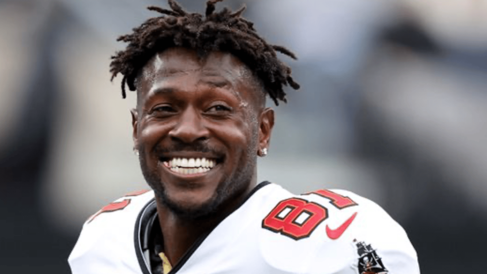 Police ordered to arrest controversial ex-WR Antonio Brown! 