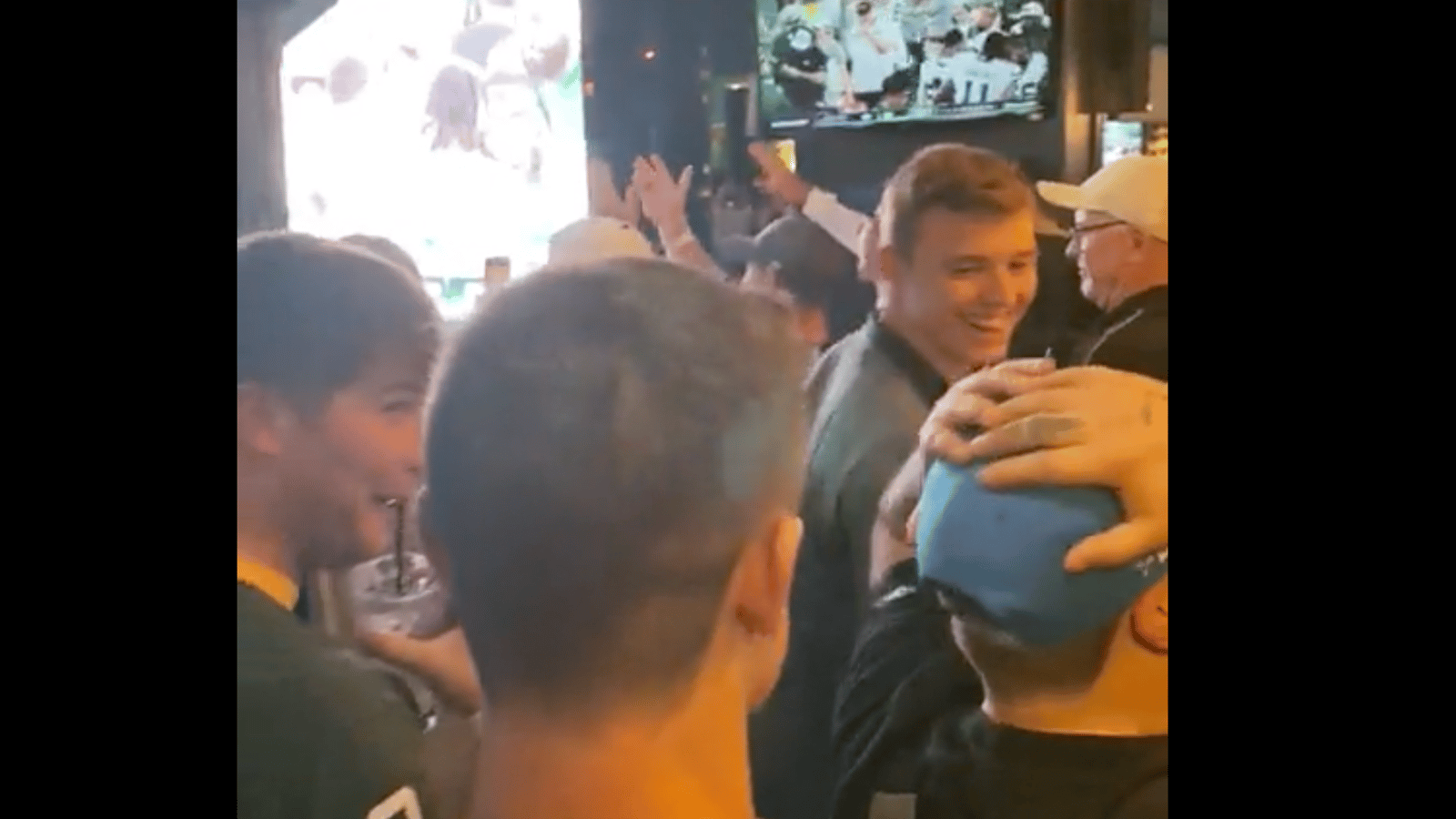 Video shows Packers fans cheering Aaron Rodgers' injury 