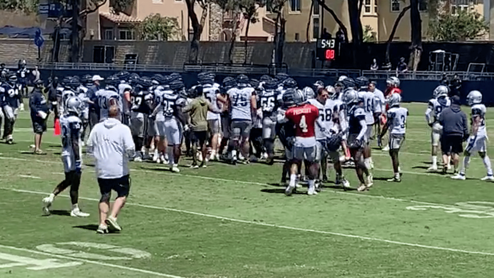 Micah Parsons punches Cowboys teammate, fight breaks out! 