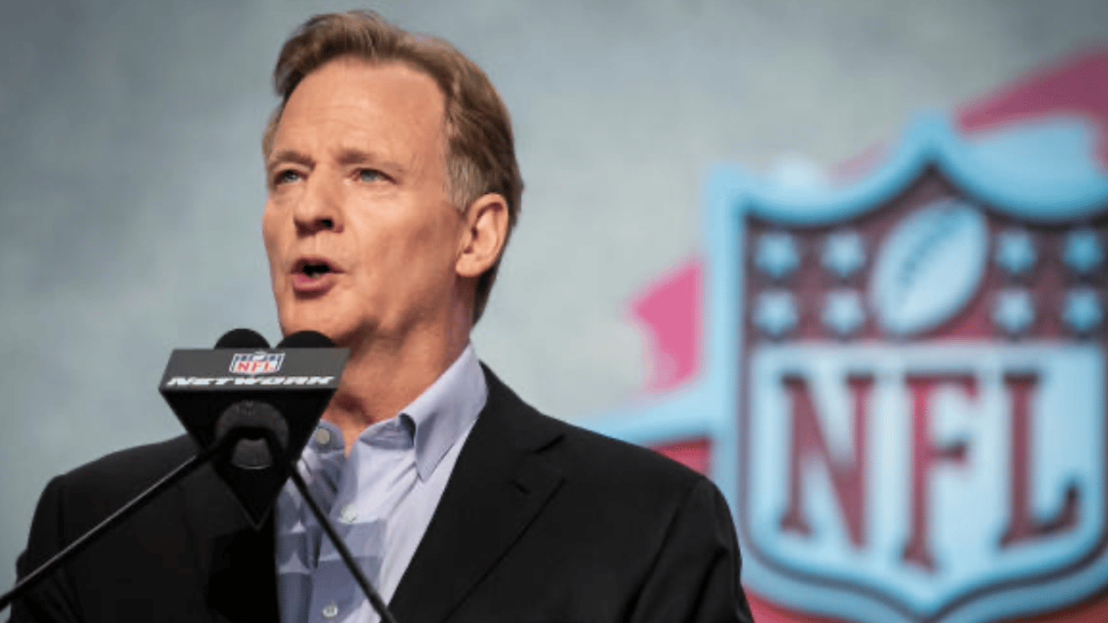 NFL officially extends commissioner Roger Goodell 