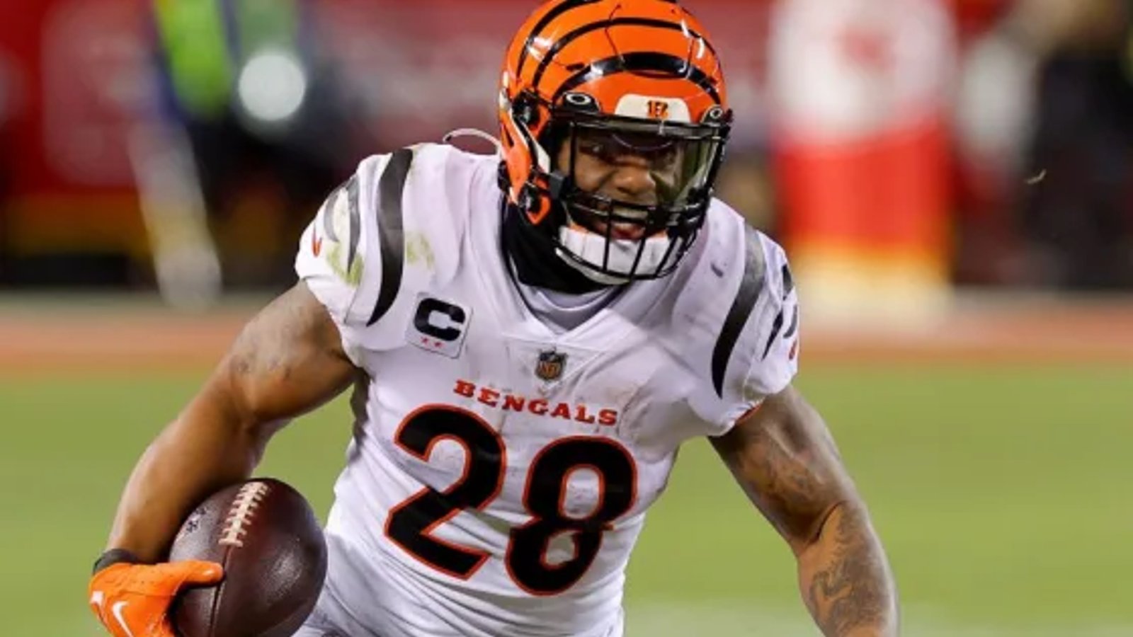 Arrest warrant issued for Bengals RB Joe Mixon
