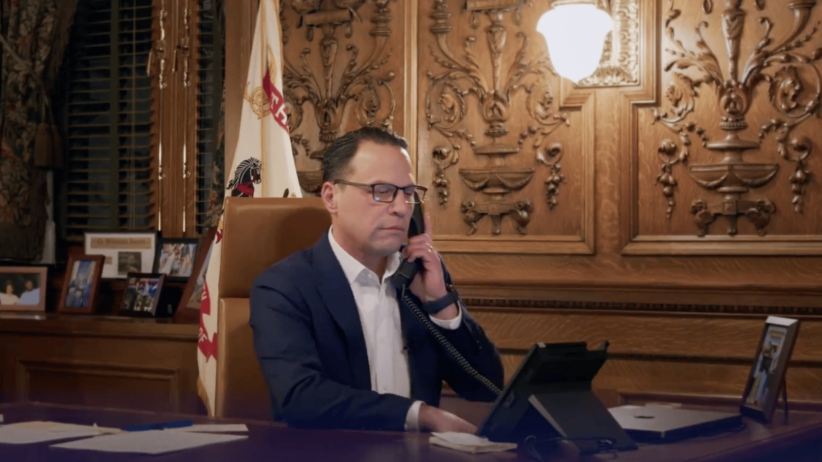 PA Gov. to Steelers fans: Cheer for the Eagles! 