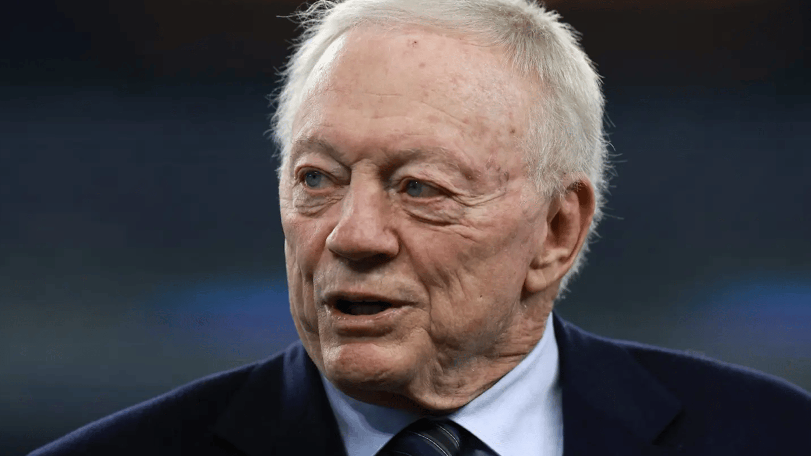 Cowboys owner Jerry Jones speaks to OBJ 