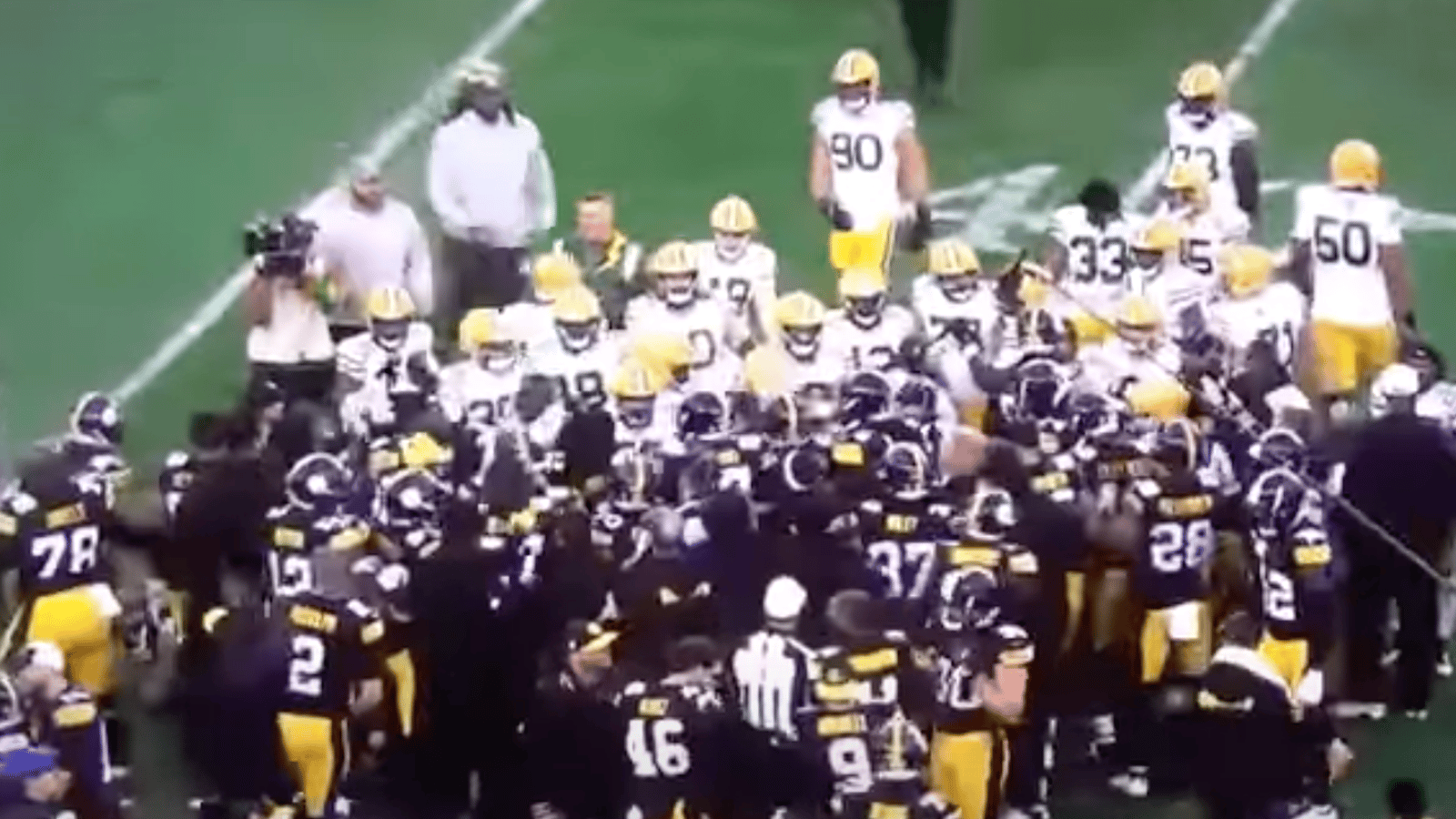 Mini-brawl breaks out at end of Steelers-Packers game 