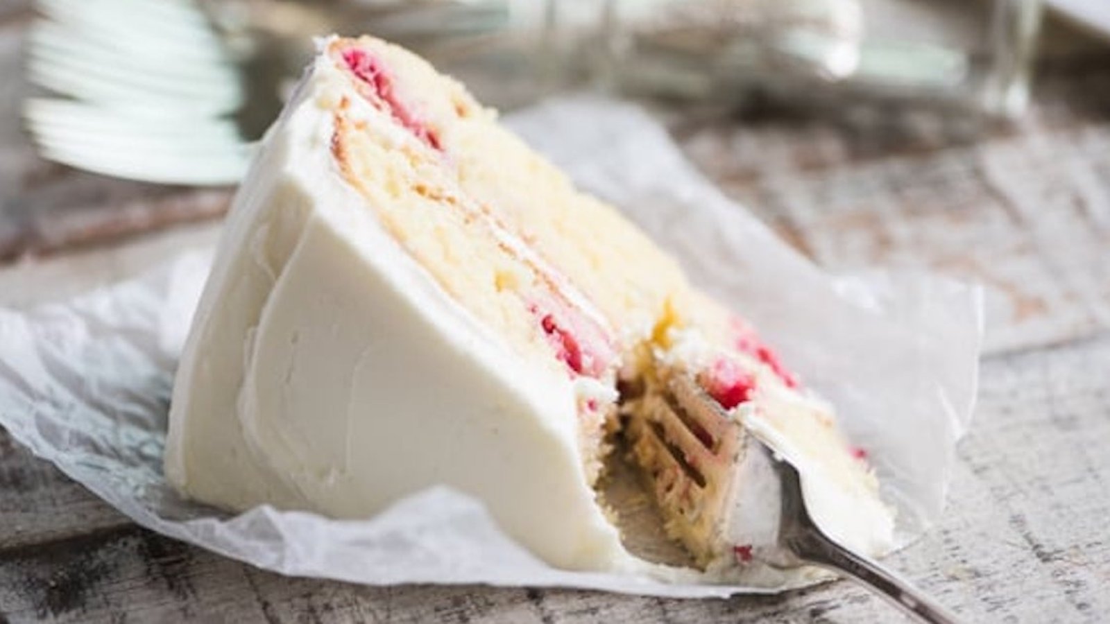 Divin gâteau à la framboise avec son glaçage au citron