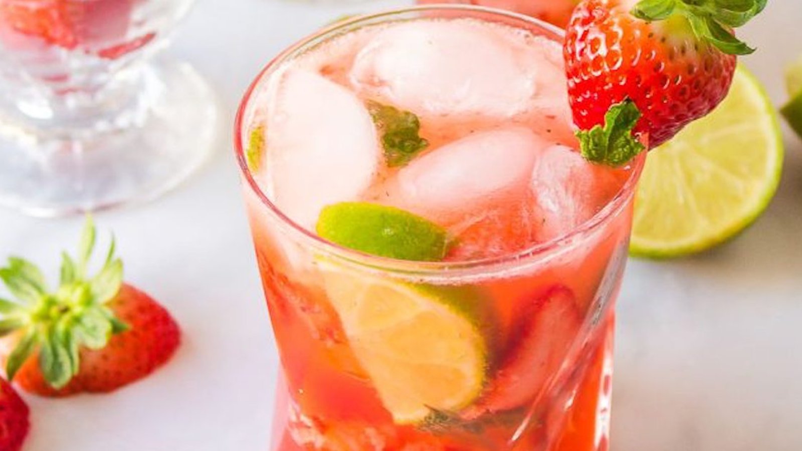 Un délicieux Mojito à la fraise pour accueillir le printemps