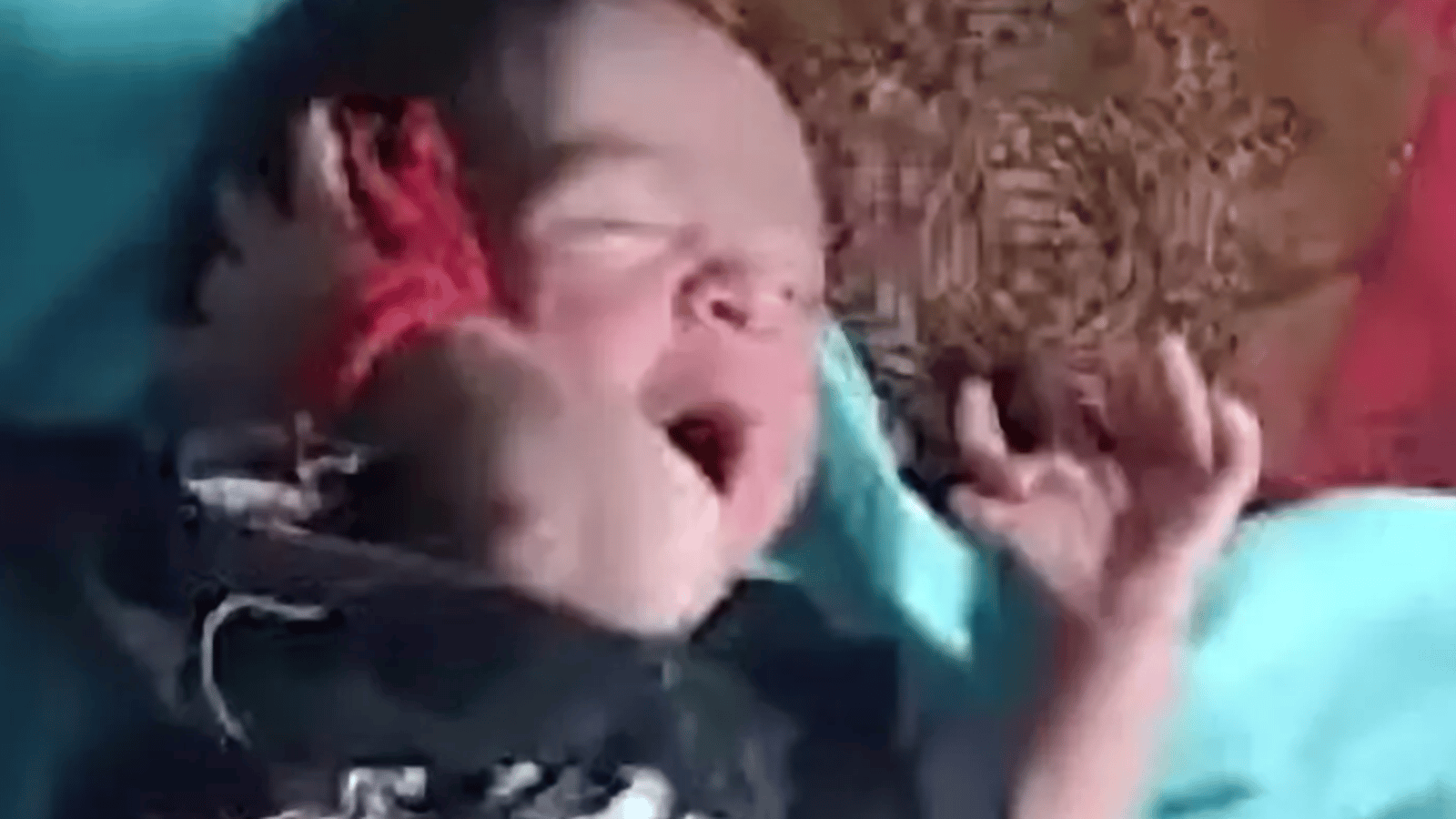 Un bébé né avec 7 doigts à chaque main et 6 orteils à chaque pied