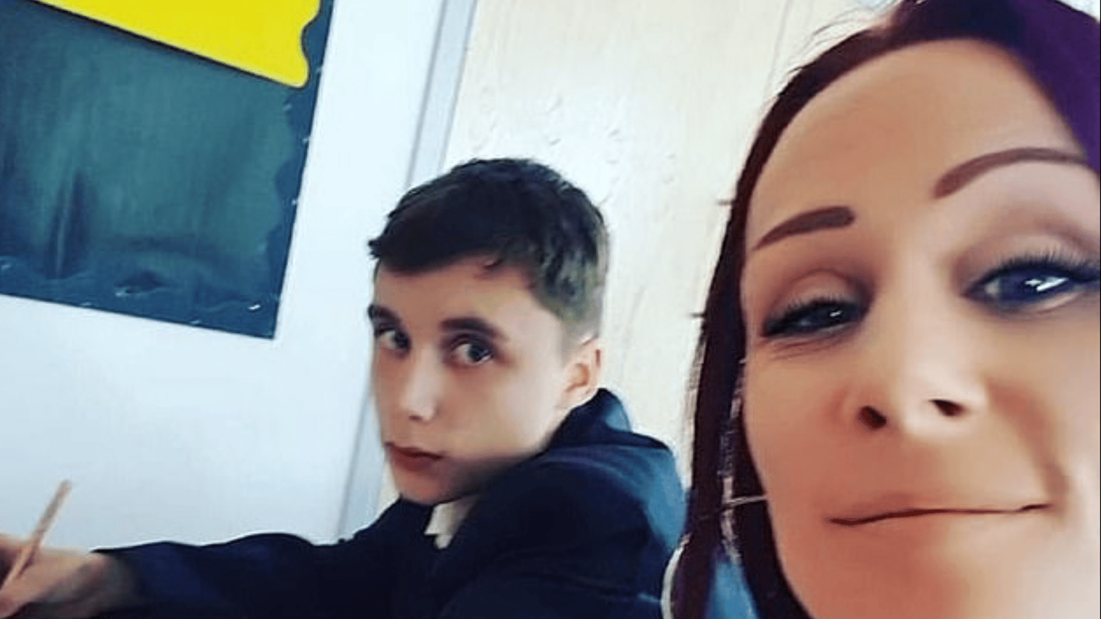 Une mère décide de servir une bonne leçon à son fils irrespectueux de ses enseignants