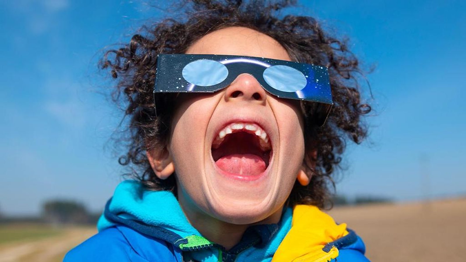 Des écoles décident de rester ouvertes pour l'éclipse du 8 avril.