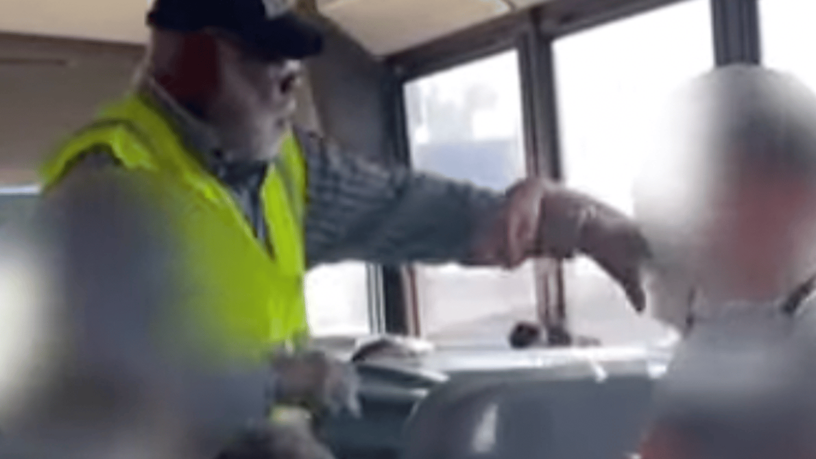 Un chauffeur de bus scolaire arrêté après une agression brutale sur un élève