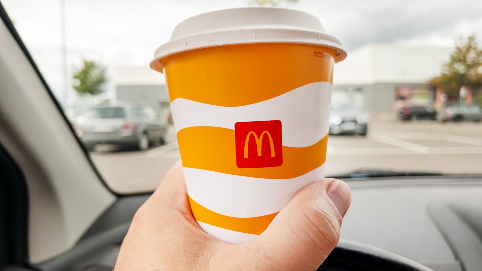 Elle poursuit McDonald's en justice après s'être brûlée avec son café 
