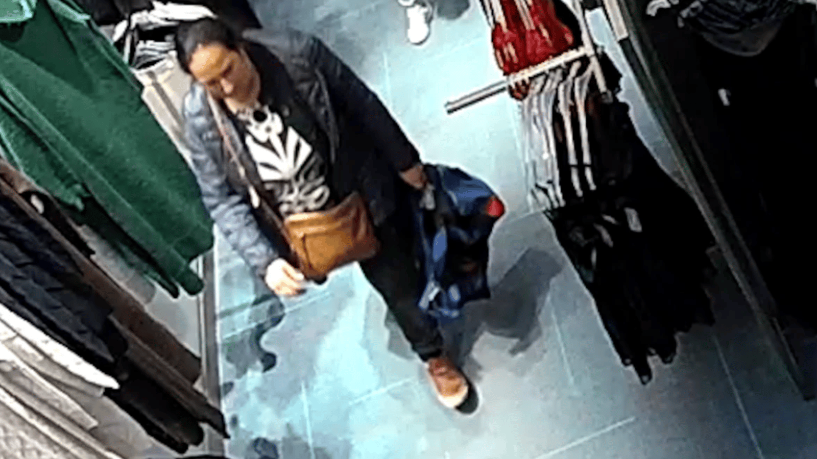 La police est à la recherche d'une femme suspectée d'un vol de plus de 1000$ dans un magasin